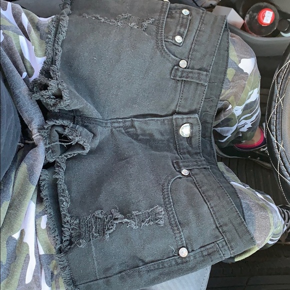 Black shorts - Picture 1 of 4